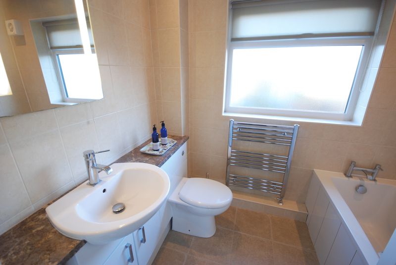 Beacon Drive Bathroom